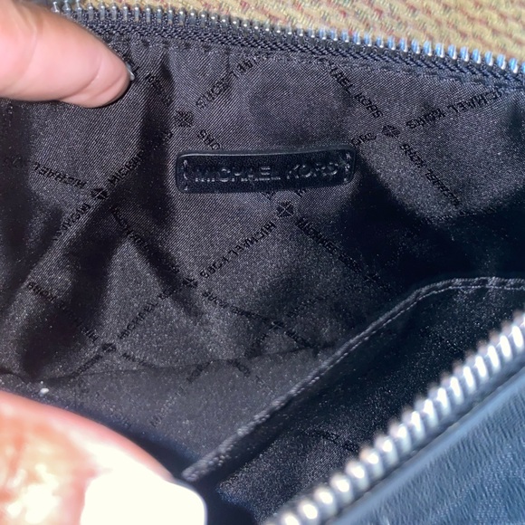 Michael Kors Crossbody purse - Picture 3 of 7